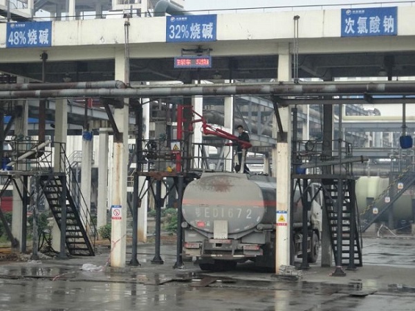 風(fēng)從虎，雨從龍，大大來了雨迎接！興發(fā)牛，大壩壯，主席來了宜昌亮！